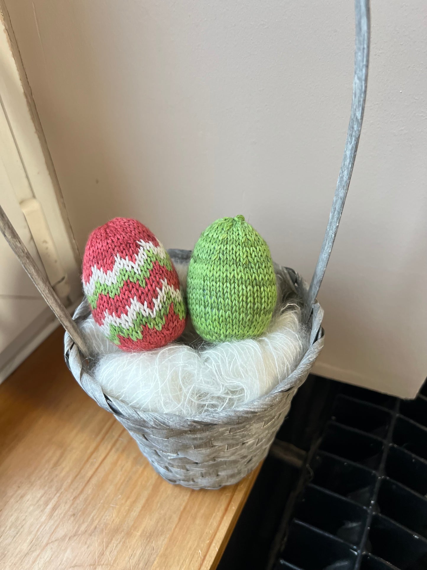 FREE EASTER EGGS Knitting Pattern PDF -(seamless)